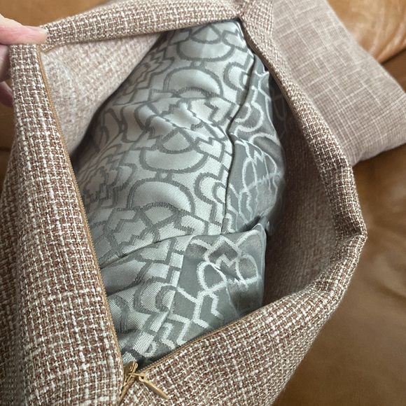 Two matching pillows (brown/tan/ivory) NEW W/OUT TAGS - Picture 7 of 8